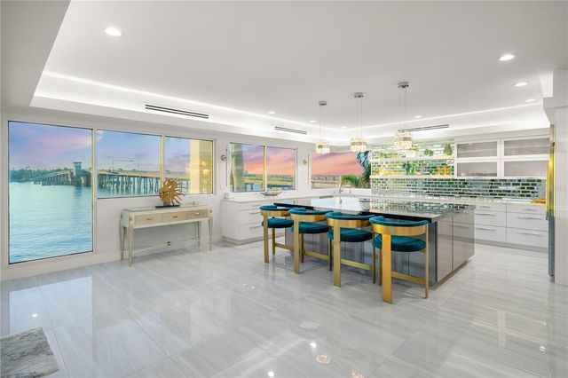 1400 SIESTA DRIVE, Sarasota, FL 34239