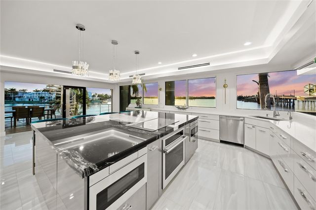 1400 SIESTA DRIVE, Sarasota, FL 34239