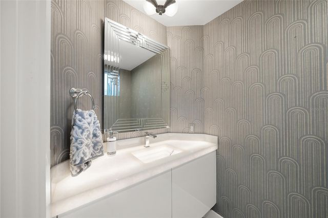 1400 SIESTA DRIVE, Sarasota, FL 34239