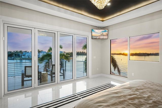 1400 SIESTA DRIVE, Sarasota, FL 34239