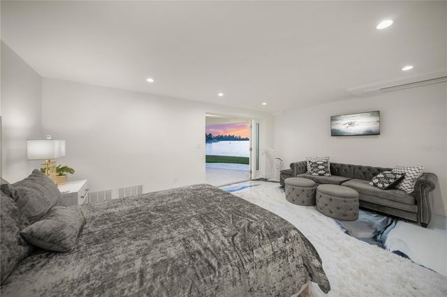 1400 SIESTA DRIVE, Sarasota, FL 34239