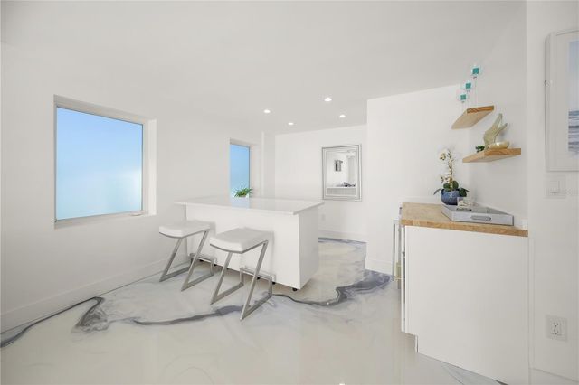 1400 SIESTA DRIVE, Sarasota, FL 34239