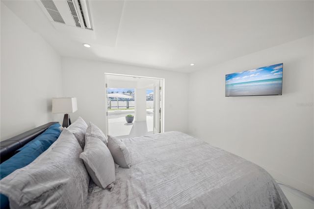 1400 SIESTA DRIVE, Sarasota, FL 34239