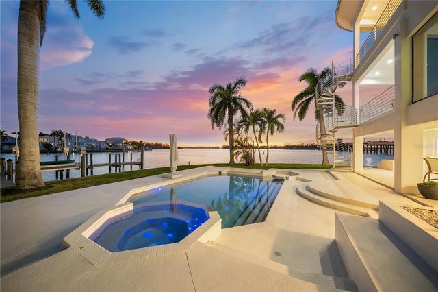 1400 SIESTA DRIVE, Sarasota, FL 34239