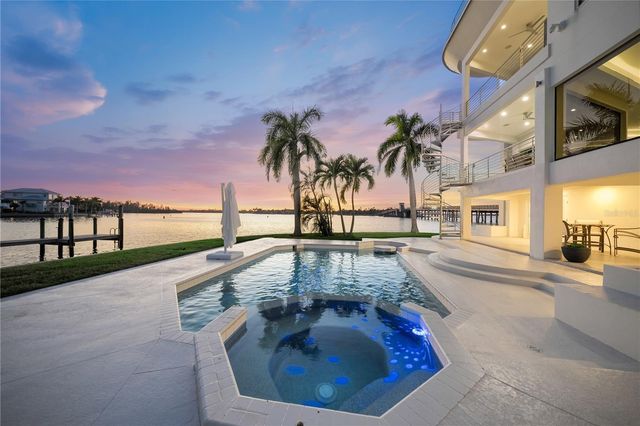 1400 SIESTA DRIVE, Sarasota, FL 34239