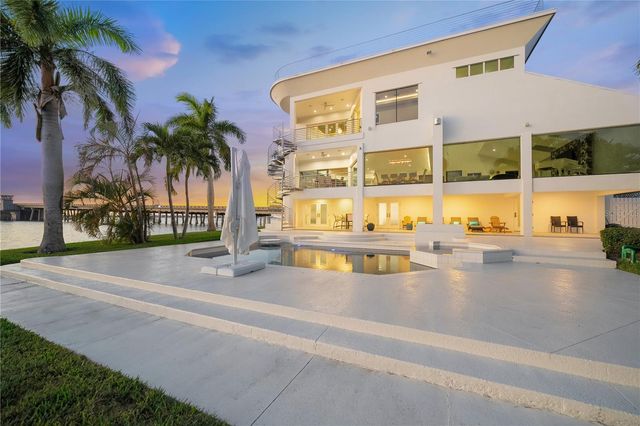 1400 SIESTA DRIVE, Sarasota, FL 34239