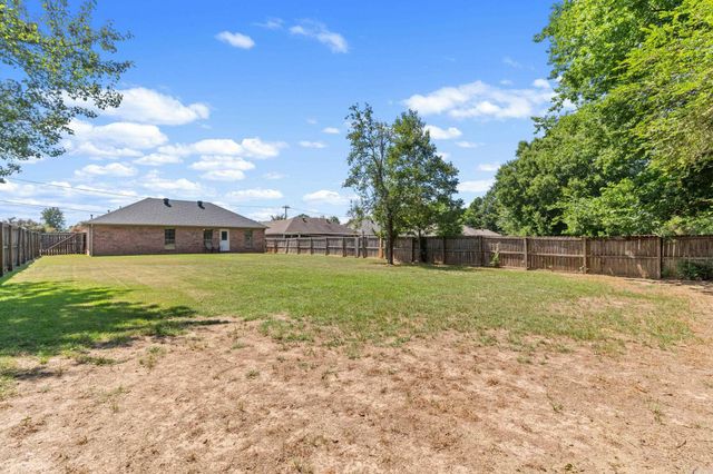 1910 Donaghey Avenue, Conway, AR 72032