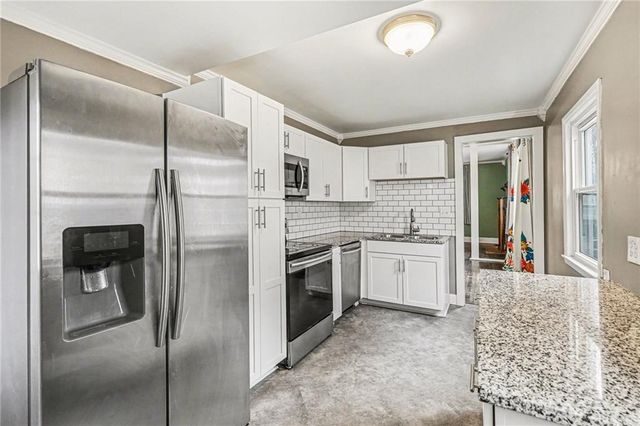 4304 HOLMES Street, Kansas City, MO 64110