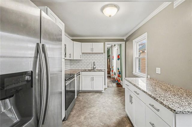 4304 HOLMES Street, Kansas City, MO 64110