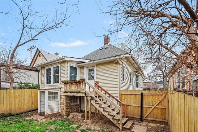 4304 HOLMES Street, Kansas City, MO 64110