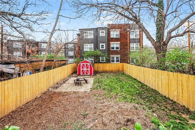 4304 HOLMES Street, Kansas City, MO 64110