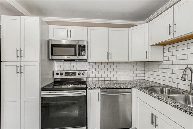 4304 HOLMES Street, Kansas City, MO 64110