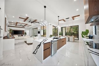 135 7th ST N, Naples, FL 34102