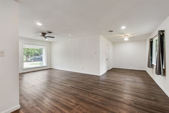 730 Cindy Lane, Grand Prairie, TX 75052