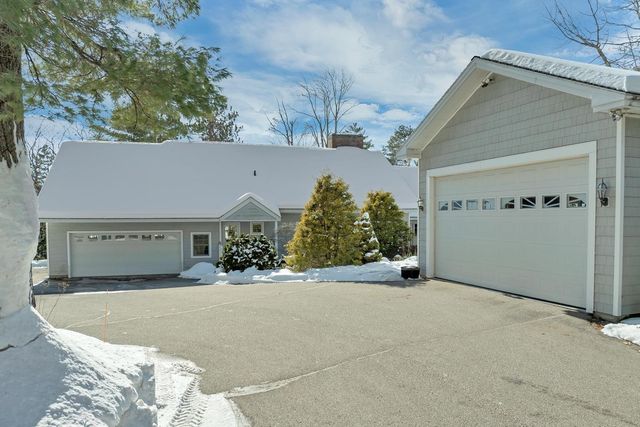 6 Governor Wentworth Highway, Tuftonboro, NH 03816