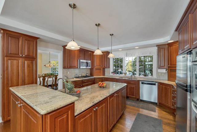 6 Governor Wentworth Highway, Tuftonboro, NH 03816