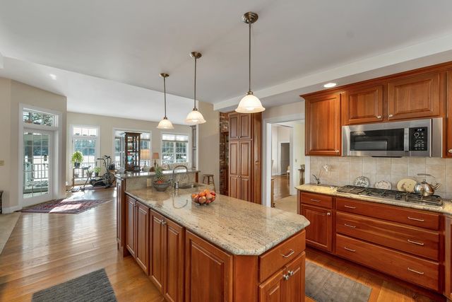 6 Governor Wentworth Highway, Tuftonboro, NH 03816