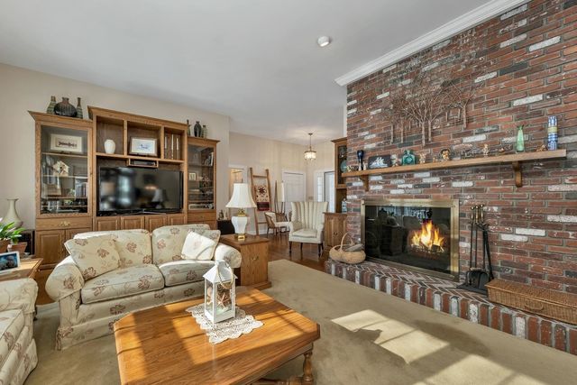 6 Governor Wentworth Highway, Tuftonboro, NH 03816