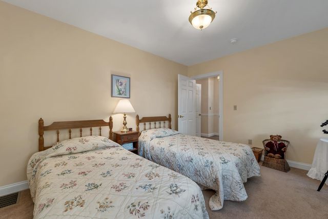 6 Governor Wentworth Highway, Tuftonboro, NH 03816