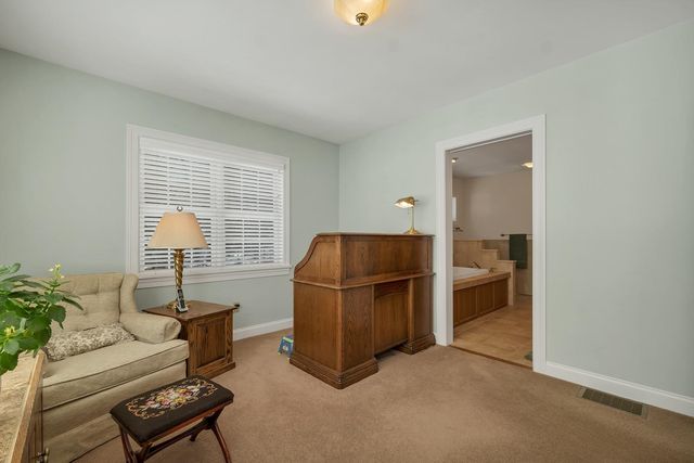 6 Governor Wentworth Highway, Tuftonboro, NH 03816