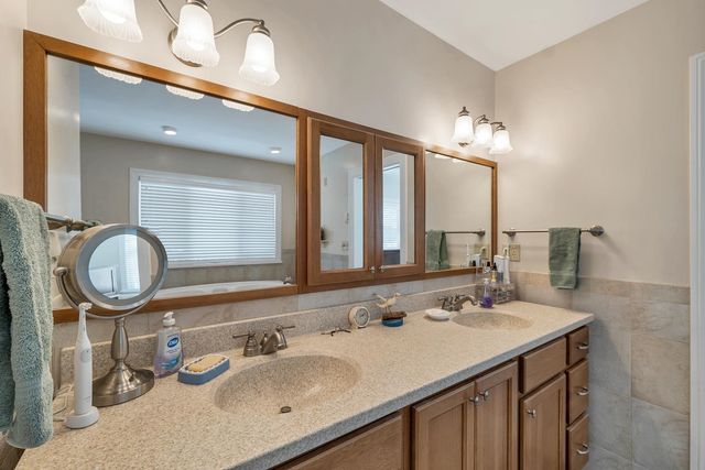 6 Governor Wentworth Highway, Tuftonboro, NH 03816