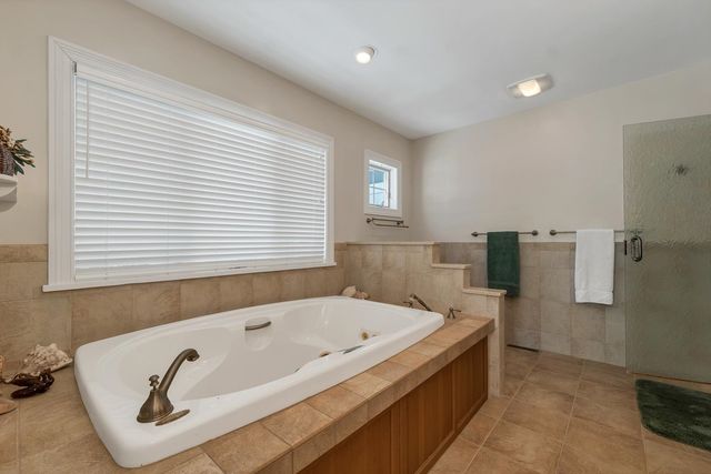 6 Governor Wentworth Highway, Tuftonboro, NH 03816