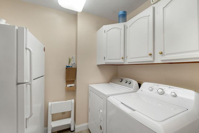 6 Governor Wentworth Highway, Tuftonboro, NH 03816