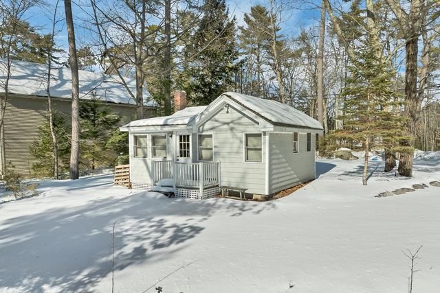 6 Governor Wentworth Highway, Tuftonboro, NH 03816