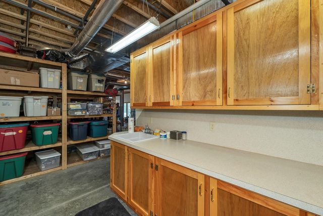 6 Governor Wentworth Highway, Tuftonboro, NH 03816