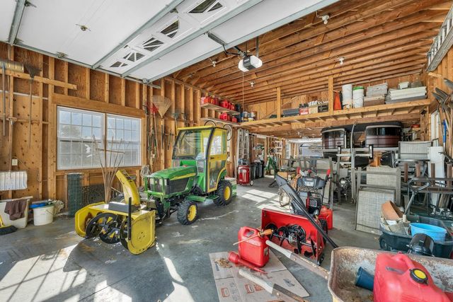 6 Governor Wentworth Highway, Tuftonboro, NH 03816