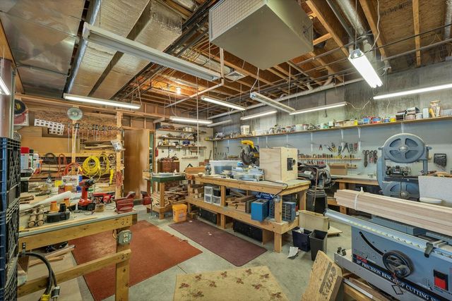 6 Governor Wentworth Highway, Tuftonboro, NH 03816