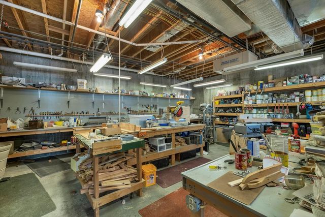 6 Governor Wentworth Highway, Tuftonboro, NH 03816