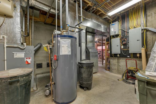 6 Governor Wentworth Highway, Tuftonboro, NH 03816