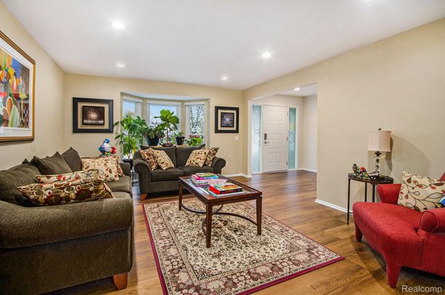 1871 Plumridge Court, Commerce Charter Township, MI 48390