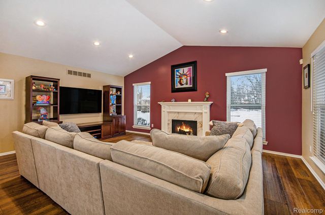 1871 Plumridge Court, Commerce Charter Township, MI 48390