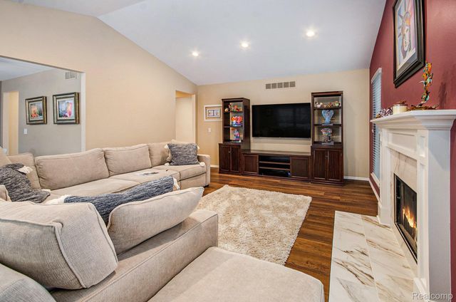 1871 Plumridge Court, Commerce Charter Township, MI 48390