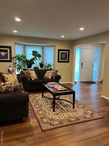 1871 Plumridge Court, Commerce Charter Township, MI 48390