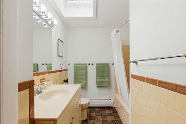 46 Plum St, Hamilton, MA 01982