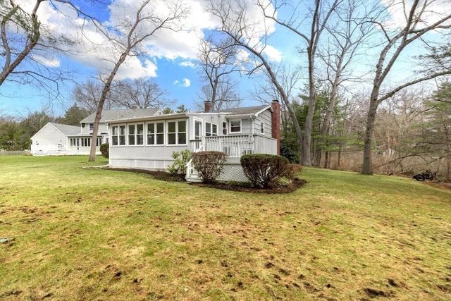 46 Plum St, Hamilton, MA 01982