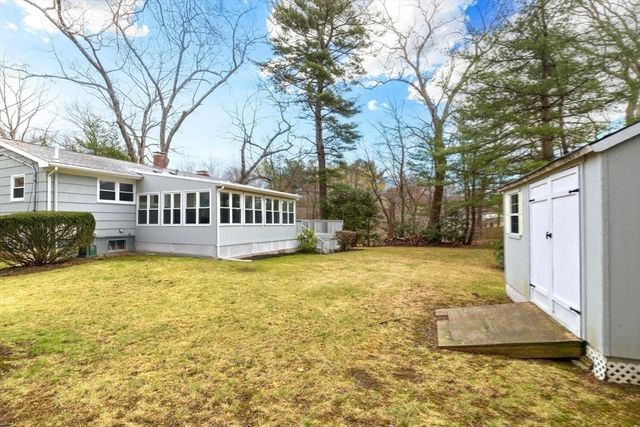 46 Plum St, Hamilton, MA 01982