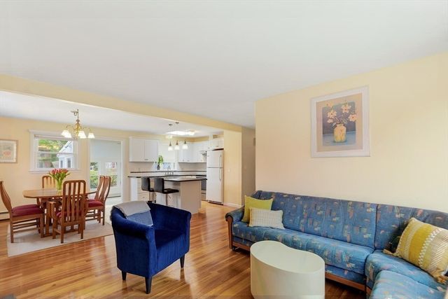 46 Plum St, Hamilton, MA 01982