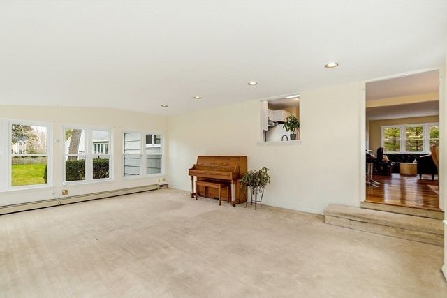 46 Plum St, Hamilton, MA 01982