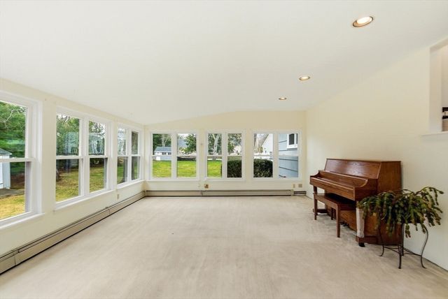 46 Plum St, Hamilton, MA 01982