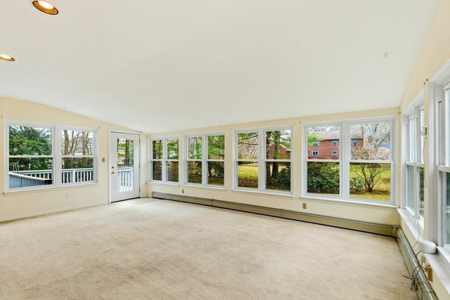 46 Plum St, Hamilton, MA 01982