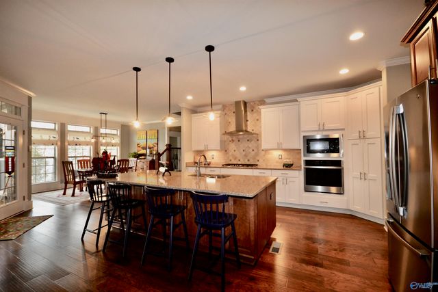 25 Ridge Bluff Circle SE, Huntsville, AL 35803