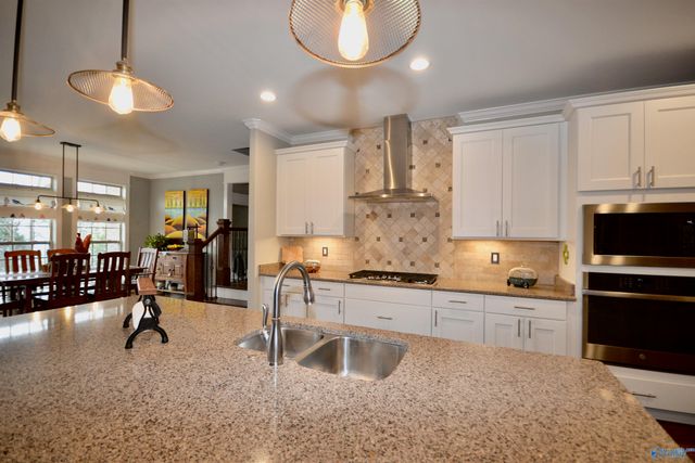 25 Ridge Bluff Circle SE, Huntsville, AL 35803