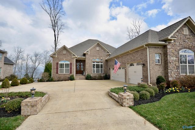 25 Ridge Bluff Circle SE, Huntsville, AL 35803