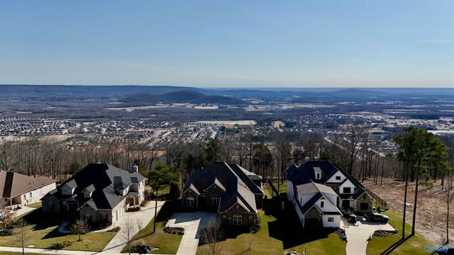 25 Ridge Bluff Circle SE, Huntsville, AL 35803