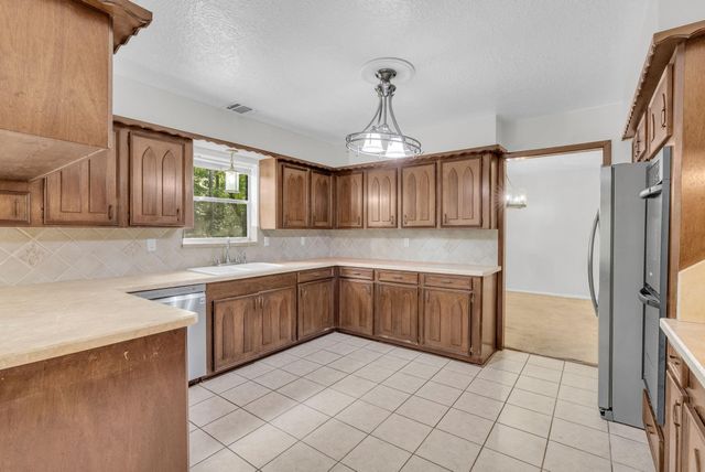33102 Rollingwood Drive, Pinehurst, TX 77362