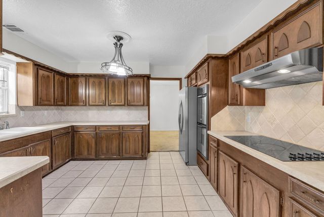33102 Rollingwood Drive, Pinehurst, TX 77362